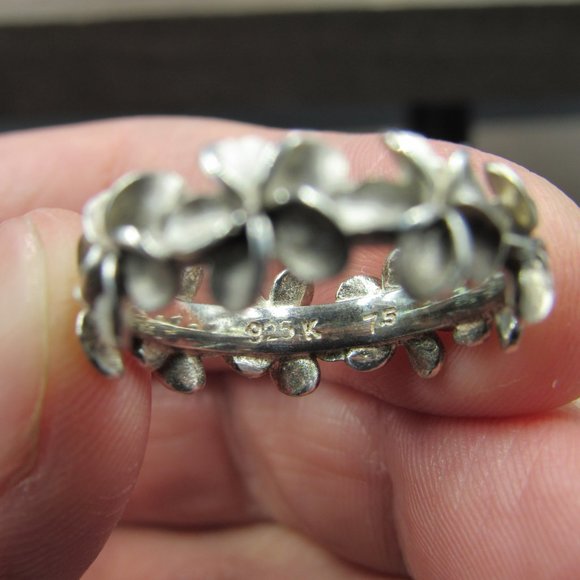 Size 8 Sterling Silver Rustic Multiple Flower Band - Picture 4 of 7